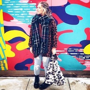 Light Wash Ripped High Waisted Jeans Size 7